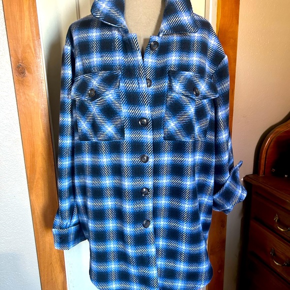 Shacket - Picture 3 of 10